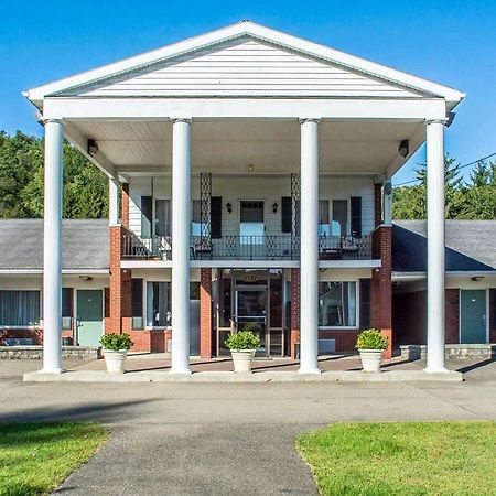 Rodeway Inn Marshall Manor Хорсхедс Экстерьер фото