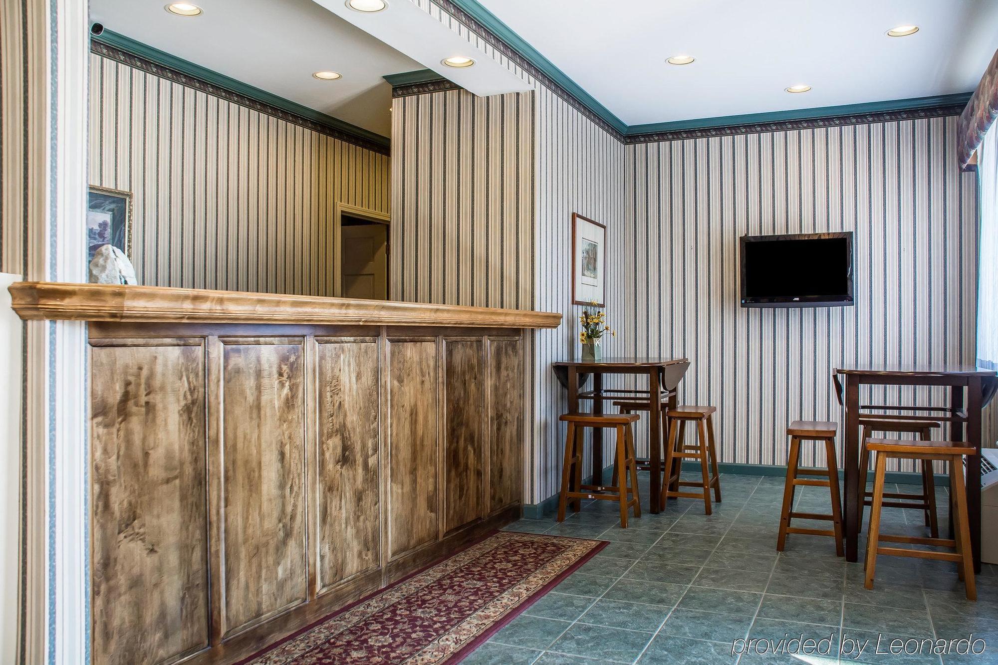 Rodeway Inn Marshall Manor Хорсхедс Экстерьер фото