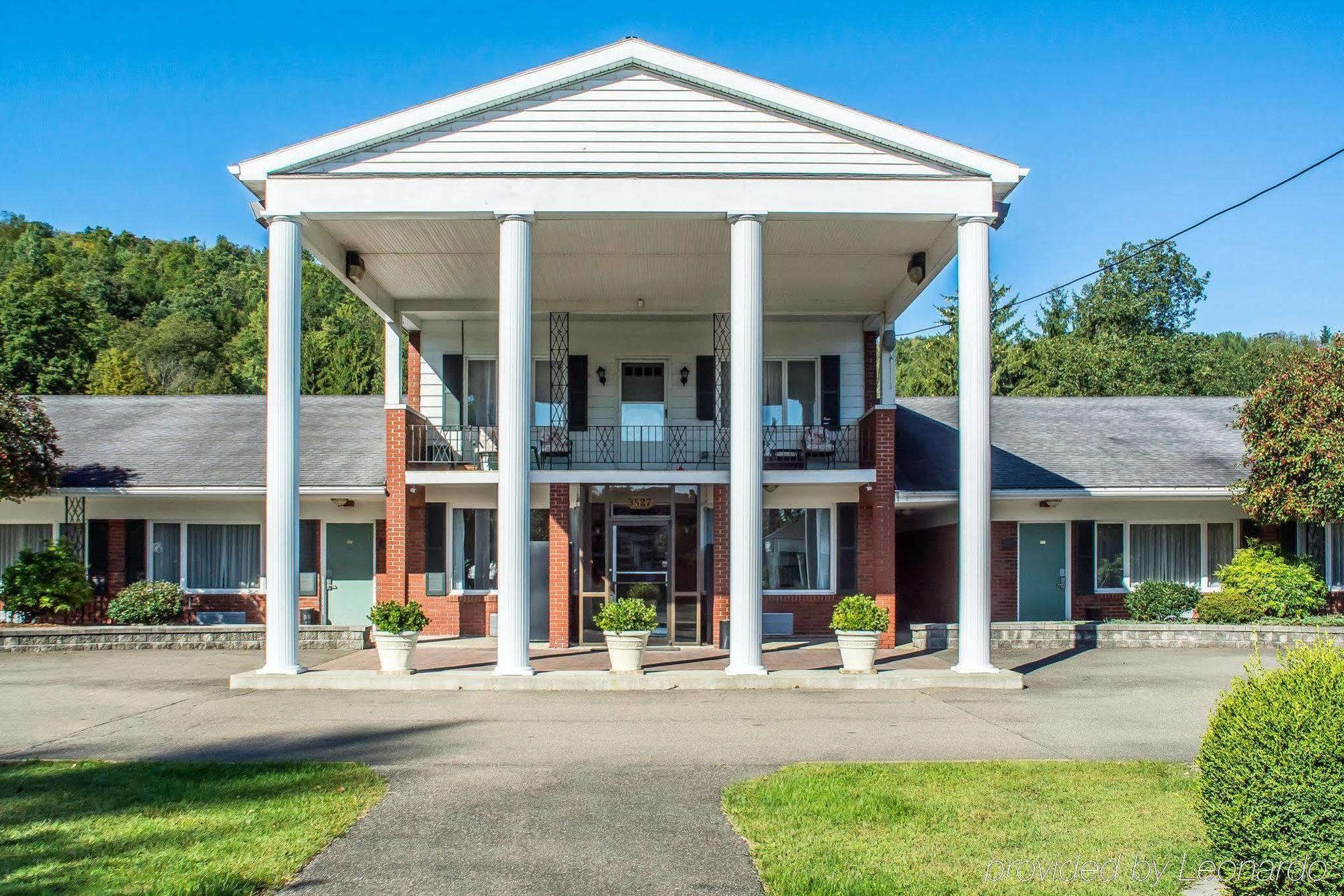 Rodeway Inn Marshall Manor Хорсхедс Экстерьер фото