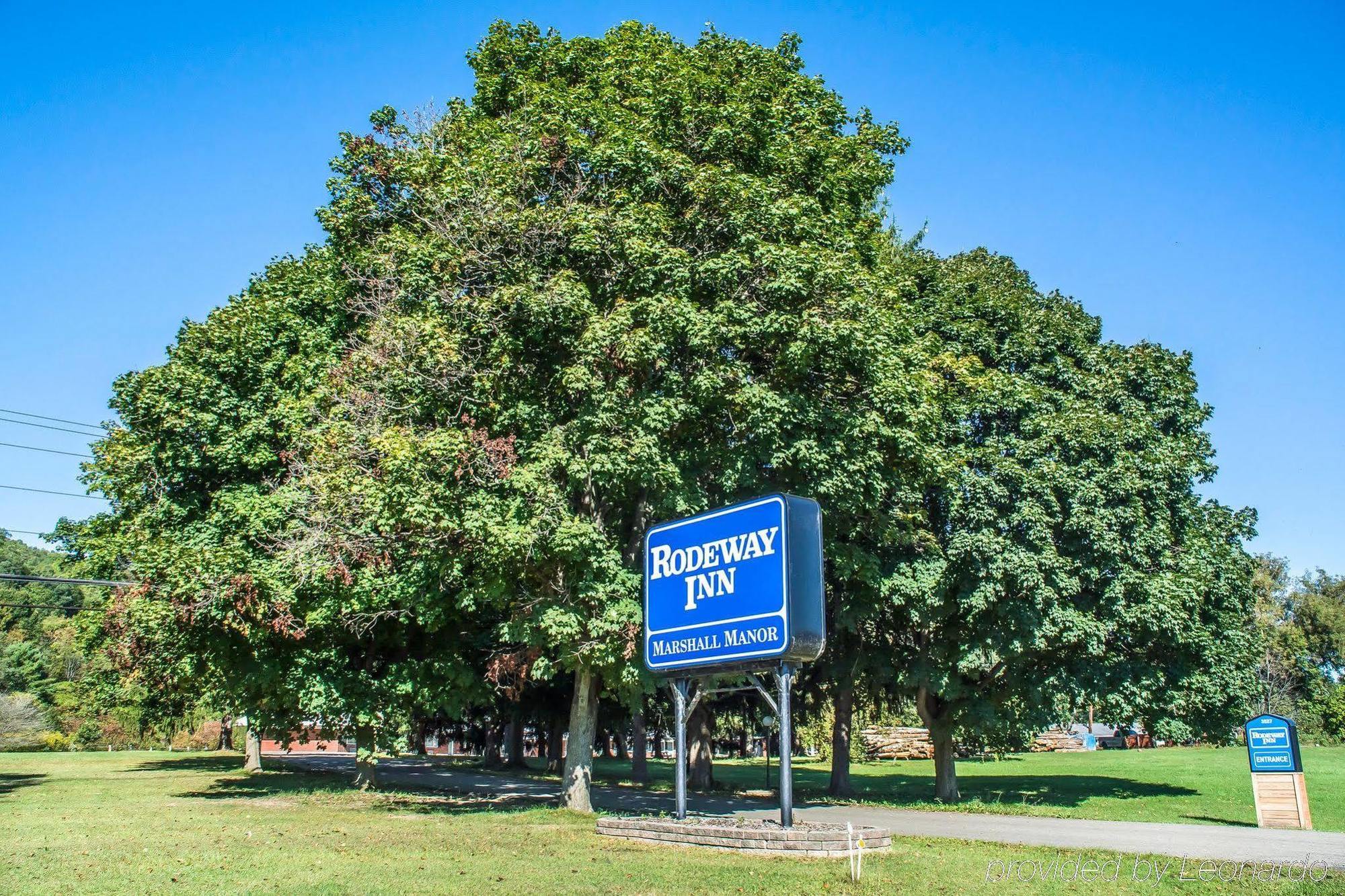 Rodeway Inn Marshall Manor Хорсхедс Экстерьер фото