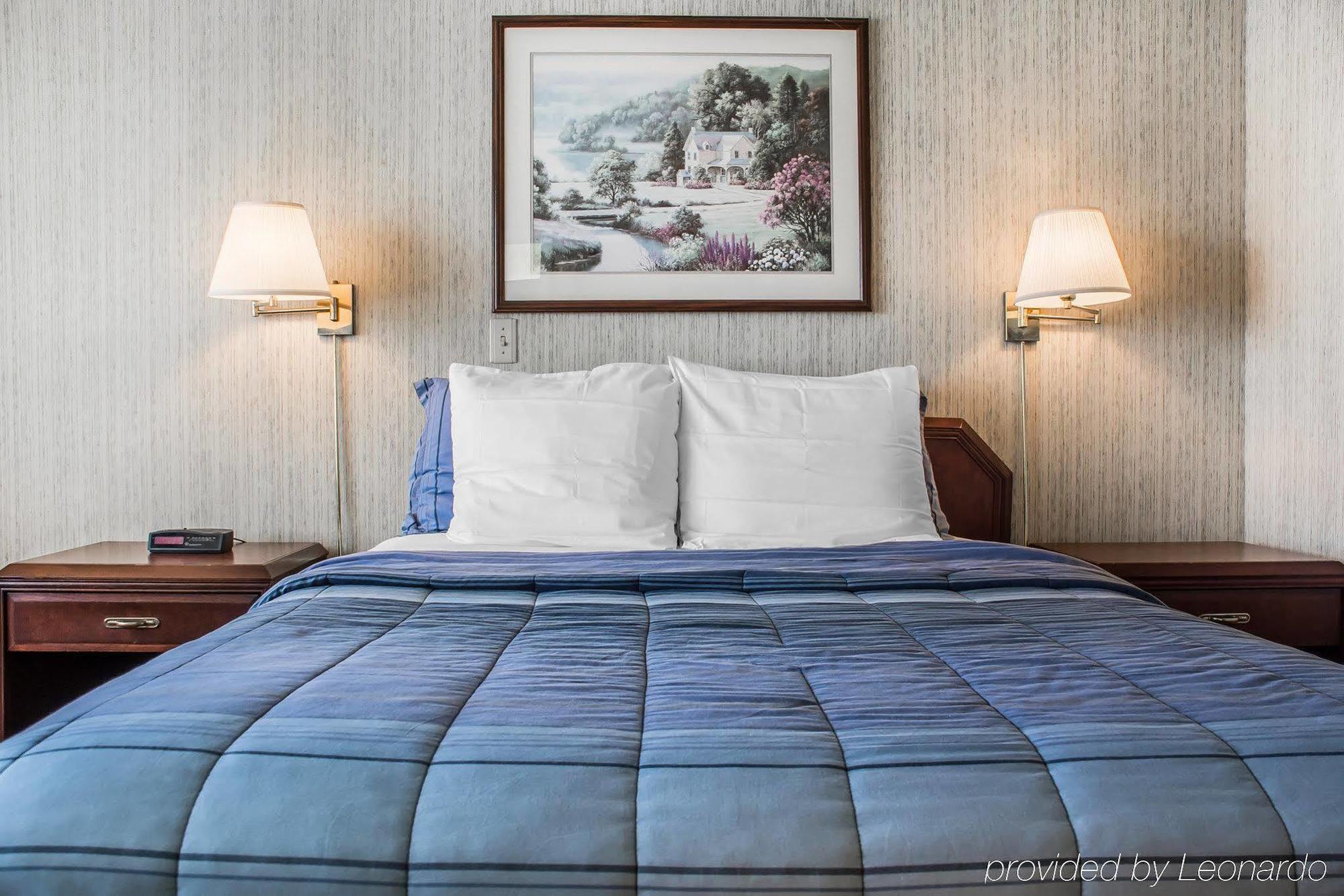 Rodeway Inn Marshall Manor Хорсхедс Экстерьер фото