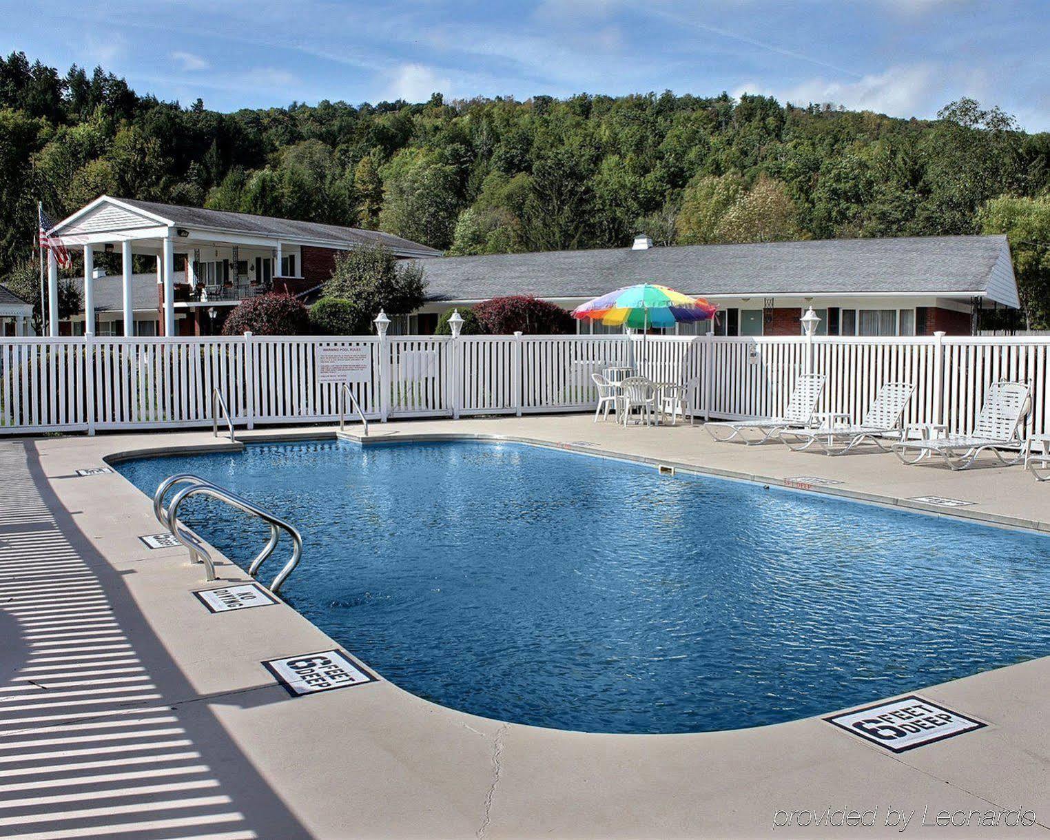 Rodeway Inn Marshall Manor Хорсхедс Экстерьер фото