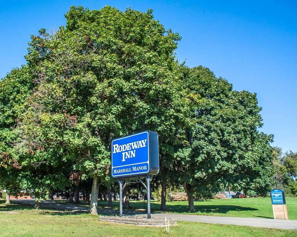 Rodeway Inn Marshall Manor Хорсхедс Экстерьер фото